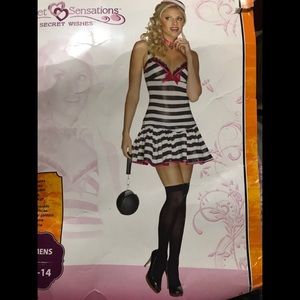 Halloween prisoner dress